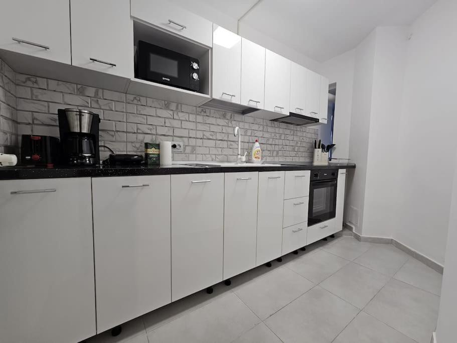 Ultra Central Luxury 3Br 2Bath Apt & Amazing Views Букурещ Екстериор снимка