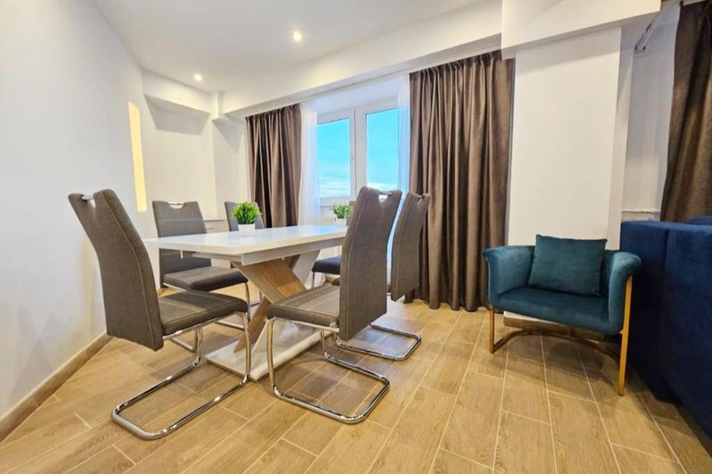 Ultra Central Luxury 3Br 2Bath Apt & Amazing Views Букурещ Екстериор снимка