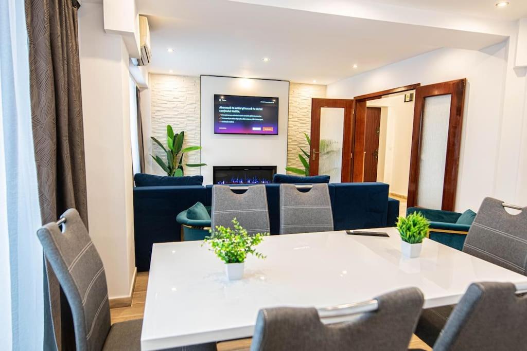 Ultra Central Luxury 3Br 2Bath Apt & Amazing Views Букурещ Екстериор снимка